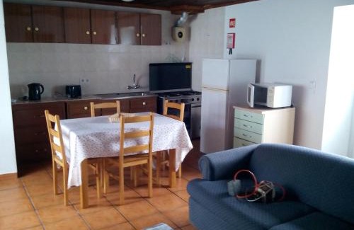 Praia da Vitoria House | TINA - 3C - Alojamento Local -RRAL 1048