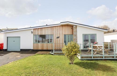 Benllech House | Tinkers Patch