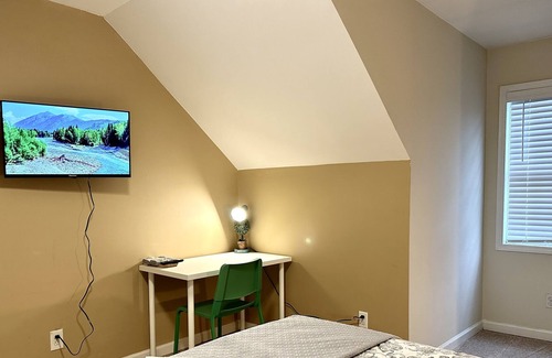 Sugar Hill House | Tiny Bedroom close to Sugar Hill