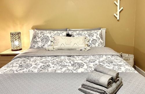 Sugar Hill House | Tiny Bedroom close to Sugar Hill