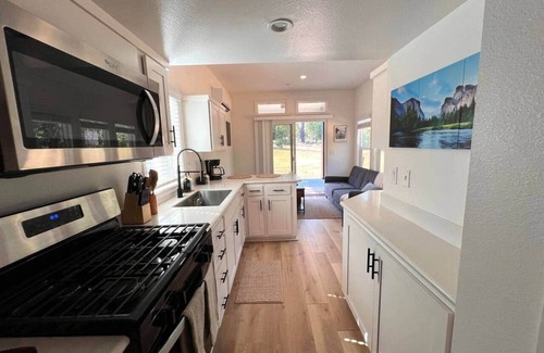 Groveland House | Tiny Blanca at Yosemite gateway
