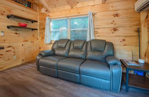 Lookout Valley Neighborhood Association House | Tiny Cabin Village Private Hot Tub Lynda Cabin