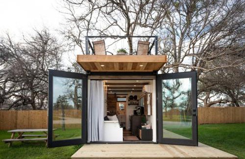 Waco House | Tiny CargoHome near Magnolia Silos Baylor