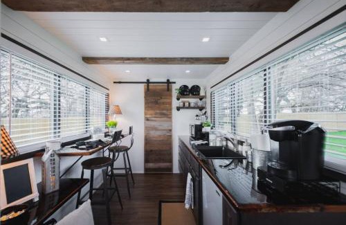 Waco House | Tiny CargoHome near Magnolia Silos Baylor