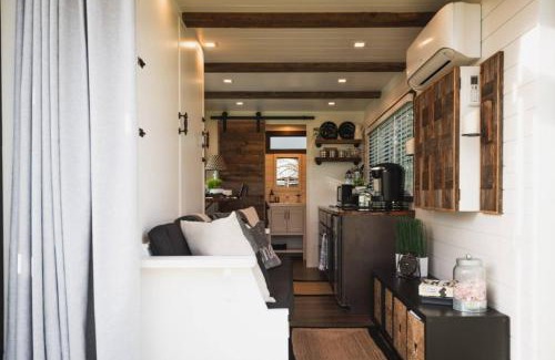 Waco House | Tiny CargoHome near Magnolia Silos Baylor