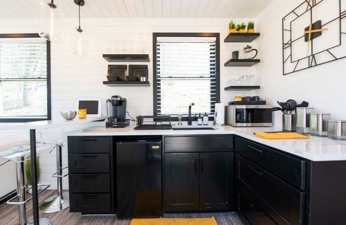 Waco Apartment | Tiny Container Home with Rooftop Deck