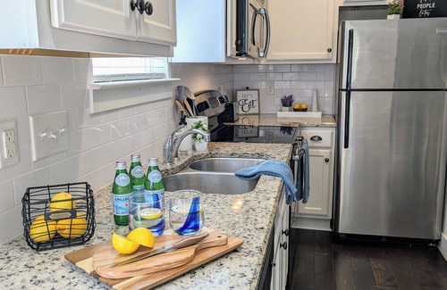 Mount Mourne House | Tiny Cottage w/private workspace in the heart of Davidson!