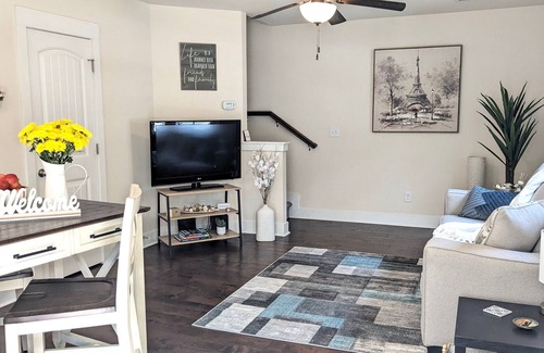 Mount Mourne House | Tiny Cottage w/private workspace in the heart of Davidson!