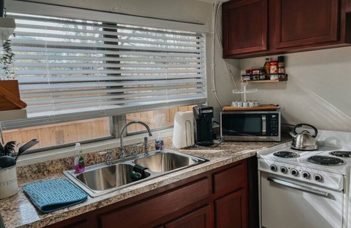 Sanford House | Tiny Cottage w/private courtyard steps from Historic Downtown Sanford