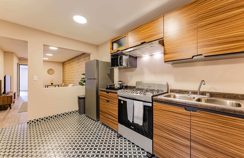Hipodromo Apartment | Tiny desk by VH