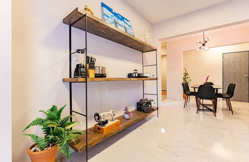 Hipodromo Apartment | Tiny desk by VH