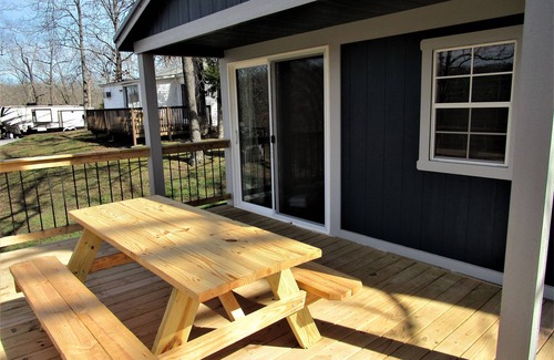 Almo Cottage | Tiny Home at Kentucky Lake's Lynnhurst Family Resort