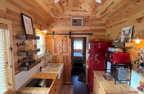 Christmas Cabin | Tiny Home at Pictured Rocks: Clean, Cozy & well appointed w/wifi, AC, & firepit