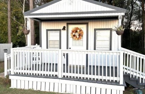 Hartsfield House | Tiny home-Cottage-Ensuite with Shower-Andres Cottage