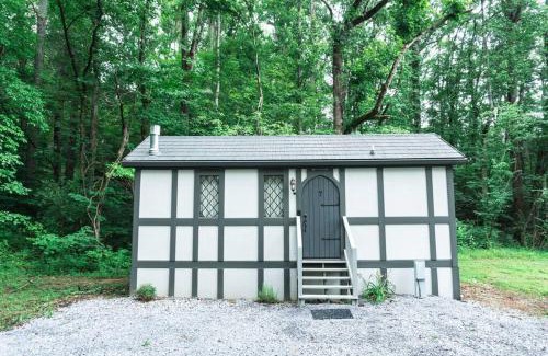 Sevierville House | Tiny Home Cottage Near the Smokies #7 Tilly