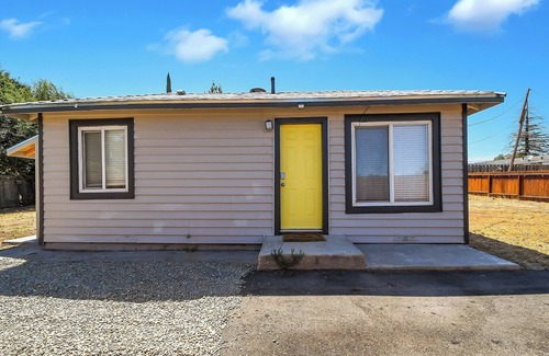 Olivehurst House | Tiny Home For Two. Pet-Friendly With A Lot of Privacy In Olivehurst.