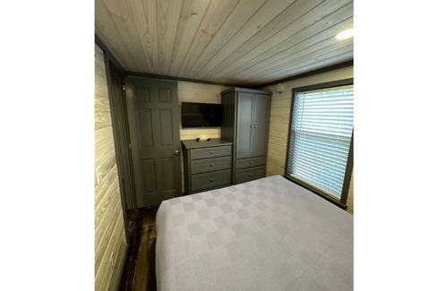 Harold House | Tiny Home in Luxury Resort - Oaks 4