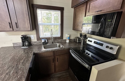 Harold Cottage | Tiny Home in Luxury Resort - Cedar 3