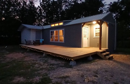 Royal Cabin | Tiny home near Brady Mt./Lake Ouachita