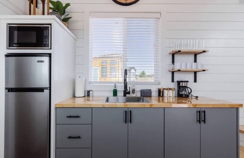 Apple Valley Apartment | Tiny Home Paradise with Hot Tub