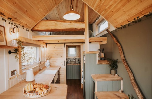 Amlwch Cottage | TINY HOME ROWAN, pet friendly, with open fire in Llanfechell