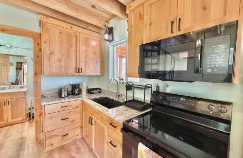 Kanab House | Tiny home with panoramic views & excellent stargazing