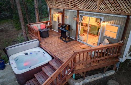 Oakhurst House | Tiny home with spa/firepit/and more