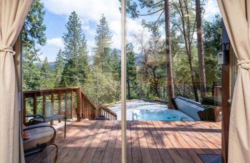 Oakhurst House | Tiny home with spa/firepit/and more