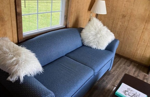 Leasburg House | Tiny House #1 – One bedroom cabin near wineries, caves, hiking & floating!