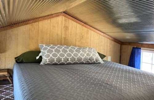 Leasburg House | Tiny House #7 – One bedroom cabin near wineries, caves, hiking & floating!