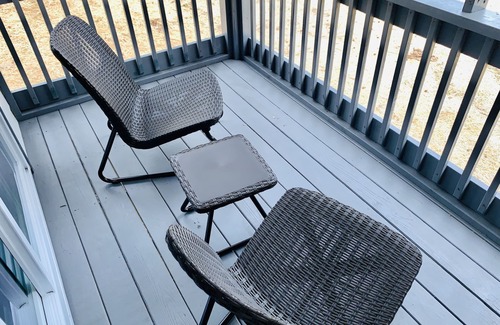 Sylvan Hills Cottage | *TINY HOUSE*SELF CHECK-IN*SCREENED IN PORCH*FLAT SCREEN TV*W/D*
