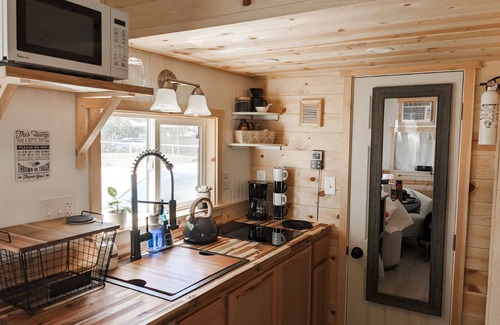 Farmington House | Tiny House - Vista Retreat