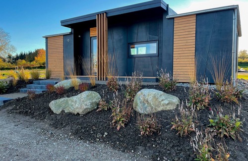 Belau Apartment | Tiny Igloo Karlsson on Lake Belau