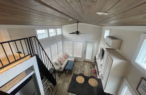 Sherrills Ford Cabin | Tiny Lakeside Retreat, sleeps 8. On Lake Norman for all the lake fun!