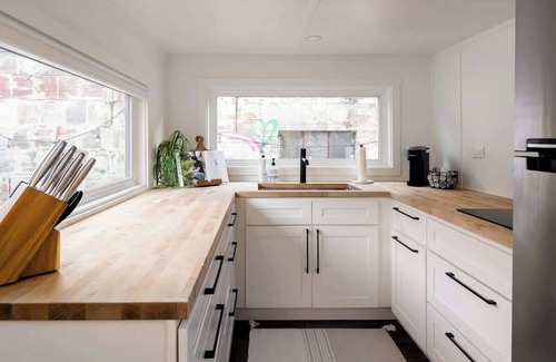Alberta Arts District Apartment | Tiny Retreat Walk to Bars, Food & Local Art