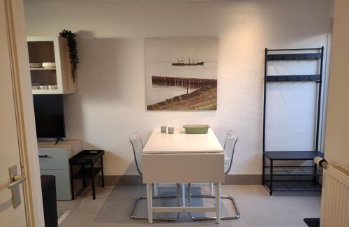 Westkapelle Apartment | TINY STUDIO BATAVIA adults only Bed by the Sea