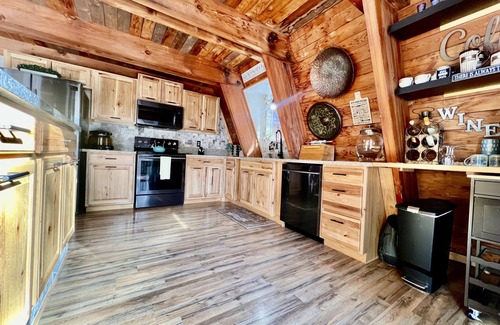 Springville Cabin | Tiny Trees Cabin (Giant Sequoias)