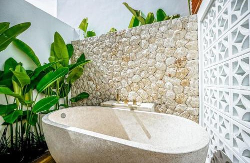 Beraban Villa | Tiny Villa Nyanyi - Architectural House 4 mins from Beach