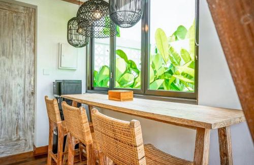 Beraban Villa | Tiny Villa Nyanyi - Architectural House 4 mins from Beach
