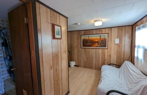 Wasaga Beach House | Tiny Wood Cottage 15