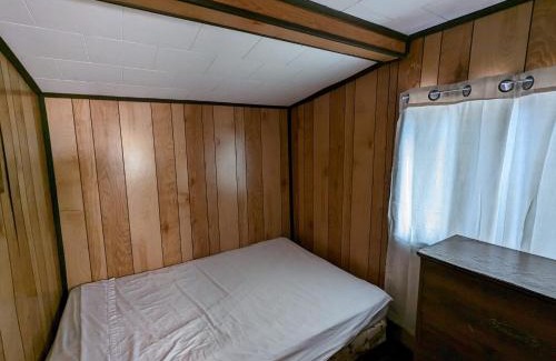 Wasaga Beach House | Tiny Wood Cottage 15