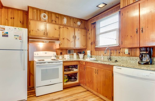 Pawleys Island Cottage | Tip Ellen on Pawleys Island - Second Row, Pet Friendly