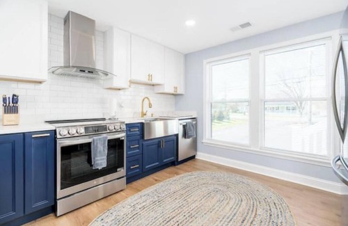 North East House | Tip Of The Town Fresh and New 3 Bedroom Nest