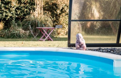 Plovan House | Tipoz'Immo - house with private pool - bed linen included - enclosed ground