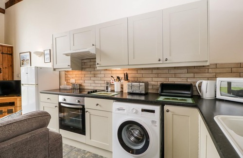 Leominster Cottage | TIPPETS VIEW, family friendly, character holiday cottage in Luntley