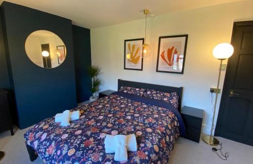 New Forest District House | Tipsy Cottage with fire-pit and BBQ