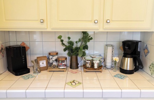 Paso Robles Cottage | Tipsyon12th |Walk2DT| Pet friendly