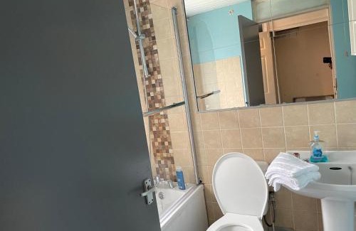 Tipton Apartment | Tipton 2 Bedroomed long Stay Pad van or car free parking