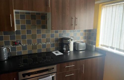 Tipton Apartment | Tipton 2 Bedroomed long Stay Pad van or car free parking