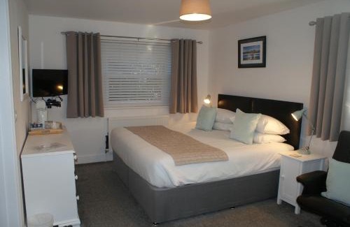 Aldringham Bed & Breakfast | Tirah Guest House